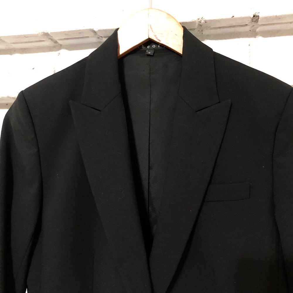 Theory Blazer size 6 - Retails for $475